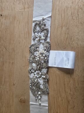 San Patrick Beaded Floral Ribbon Sash in Ivory and Silver